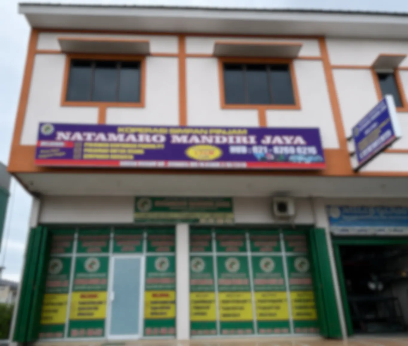 Tampak depan kantor KSP Natamaro Mandiri Jaya dengan papan nama dan pintu layanan